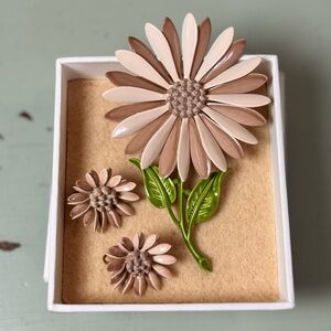 Vintage Hedy Signed Enamel Flower Daisy Brooch Pin,
 & Earrings MCM